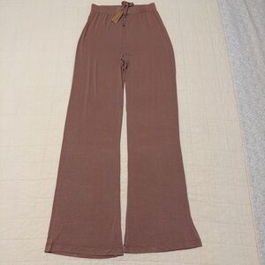 Skims lounge pants